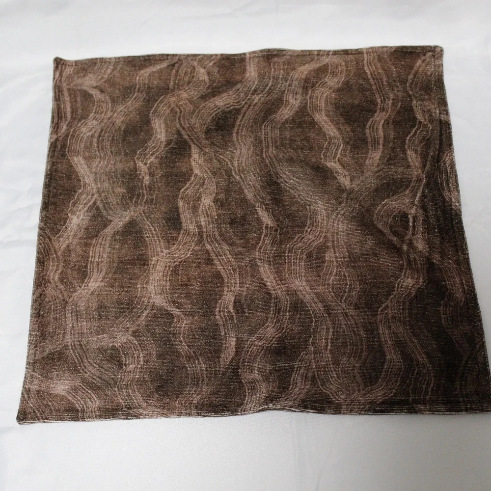 West Elm Textured Pillow Cover. Sz. 20
